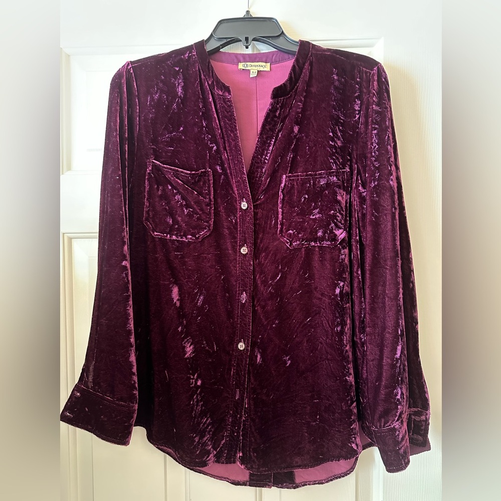 Democracy women's velvet button down shirt/blouse. Burgundy. Rayon blend. XSmall